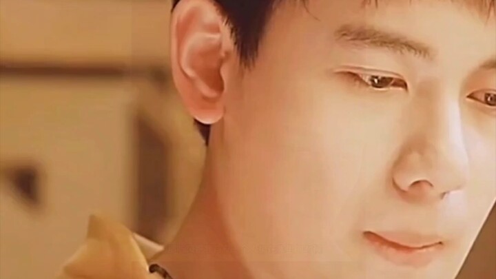 Orang tua selalu gagal melihat tekanan yang ditanggung kakak, tapi adik perempuan menyadarinya... Ap