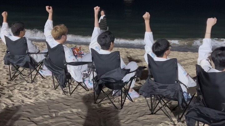 Akhirnya nggak tahan juga makan masakan Tiongkok, meong! [BLG Bulululu_Penggemar Makanan]