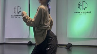 #日常练舞 终于扒了一支那个女人的舞！！