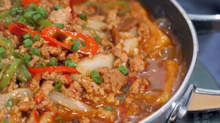 Minced meat eggplant paired with fried tofu—the sizzling sound of the meat juices in the pan is maki