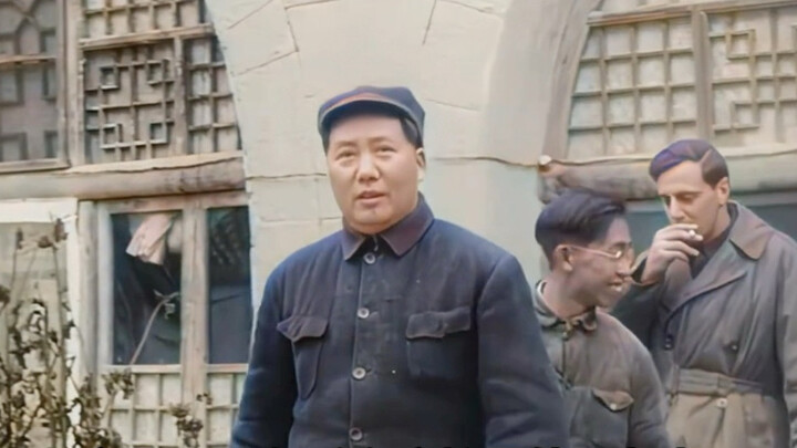 ภาพจริงจากการเยือนเหยียนอันของนักการเมืองและนักข่าวต่างชาติในปี 1946 โดยท่านประธานเหมาให้การต้อนรับด