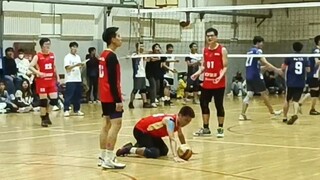 Apakah Anda memenangkan kejuaraan bola voli dengan menjadi lucu?