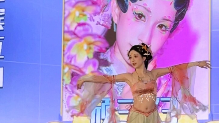 Seandainya saja saya bekerja lebih keras di atas panggung… Saya malu untuk mengatakan bahwa saya jar