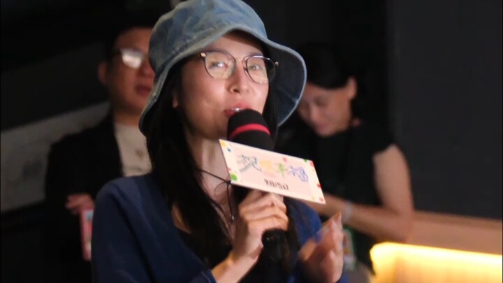 Zhou Yutong showed up at the premiere of the movie "Wish You Happiness," joking, “No need to put on 