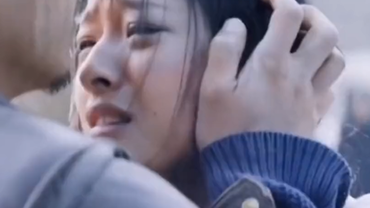 Now this is what you call love at first sight.