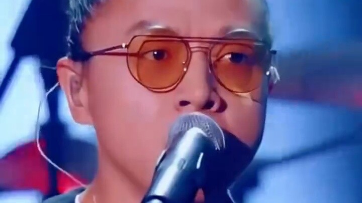 Classmate, do you listen to rock music?