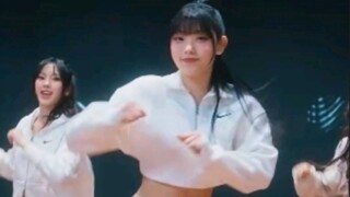 Irama drum ini seolah-olah dibuat khusus untuk gerakan dan kekuatan tubuhnya (rekaman langsung 'ASAP