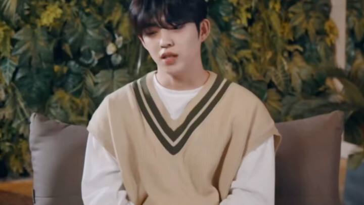 ครั้งแรกที่ได้เห็นคุณเล่าถึงอดีตอันดำมืดนั้น ก็ยังรู้สึกอยากหลั่งน้ำตาอยู่ดี แต่ไม่เป็นไรแล้วนะ ต่อไ