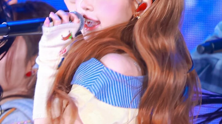 Kick and hip-twist section comparison: Who dances better and more technically?