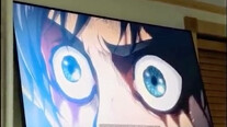 [Obviously I don’t like watching anime] Dad watched Attack on Titan with his eyes fixed on him