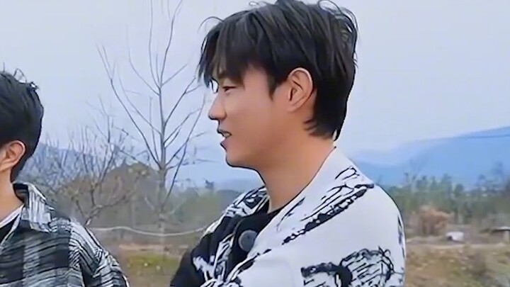 Mười ngày làm việc chăm chỉ đã thấm nhuần tính tiết kiệm vào xương tủy của họ. Ngay cả khi đi chơi t