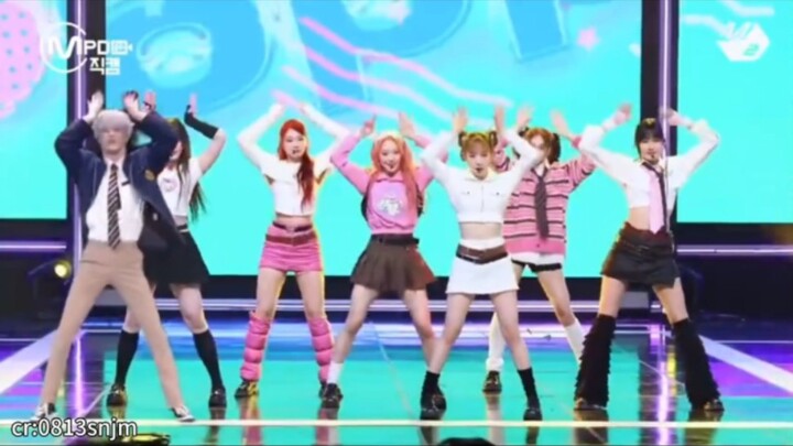 สาวๆ ทั้งหลายเข้ากับสเตจเต้นของวงเกิร์ลกรุ๊ปได้อย่างสมบูรณ์แบบ