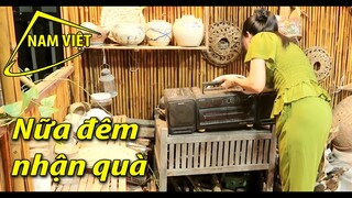 Khán giả nữa đêm ghé tặng quà đặc biệt [Nam Việt 1831]