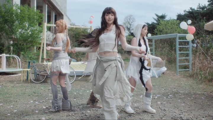FIFTY FIFTY Like a Bubble Performance Video