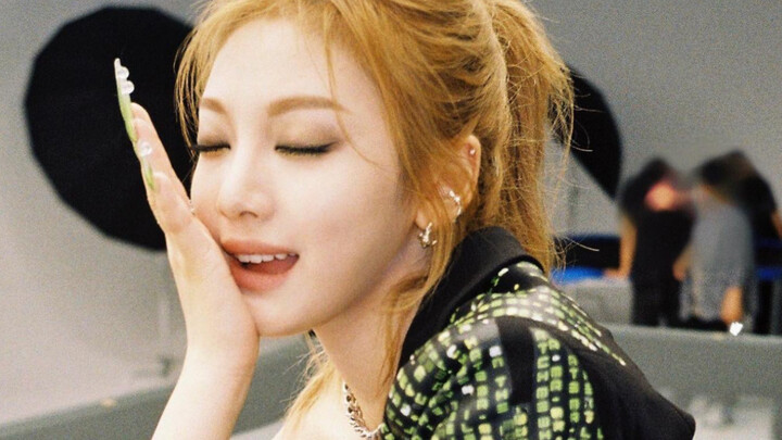 This may be the first youngest member of a Korean group to be a group wife.
