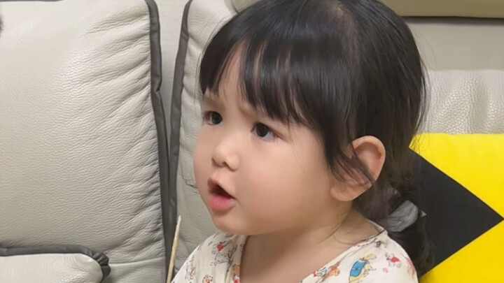 Cô ấy thật đáng thương và dễ thương~ Cô ấy cũng rất hiểu chuyện~