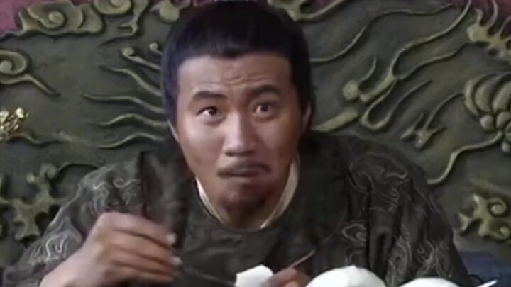 Điểm lại cảnh ăn bánh bao trong phim: Người lao động ăn bánh kẹp tương ớt dầu, còn Tiểu Mạch thì một