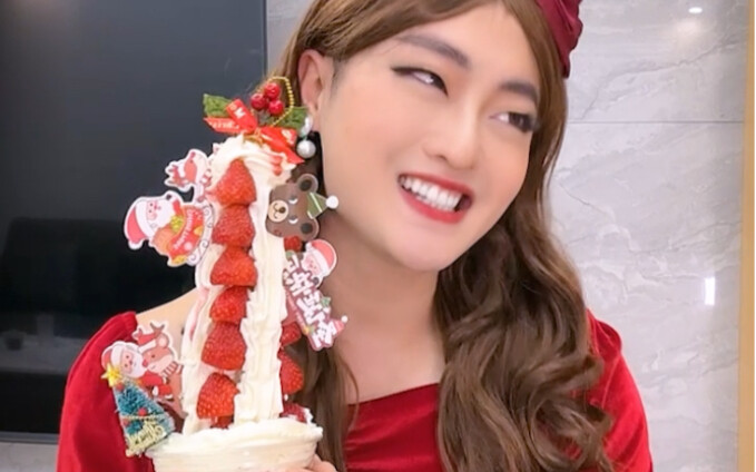 The difference between receiving a strawberry tower in imagination and in reality