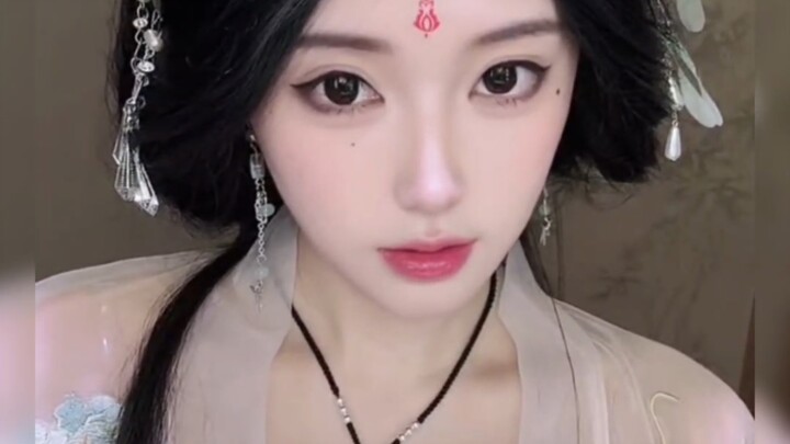 Today I was browsing the neighboring channel and stumbled upon a female version of Happy Yuanyuan.