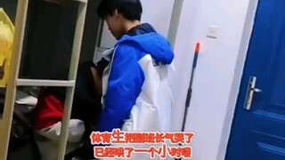 طالب الرياضة جعل نائب رئيس الصف يبكي من الغضب! زوجي لن يفعل ذلك أبداً...