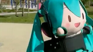 (ฮัตสึเนะ ฟุฟุ) ดาชะแกว่งชิงช้า