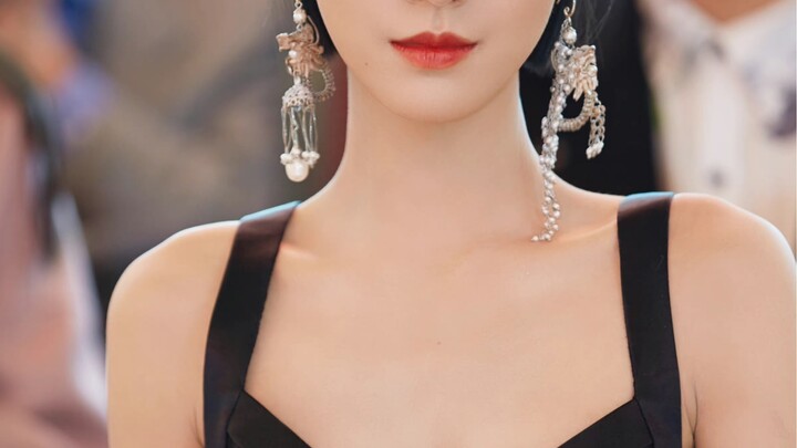 Help! This model-perfect face—Nüwa must’ve been in a great mood when she created her!