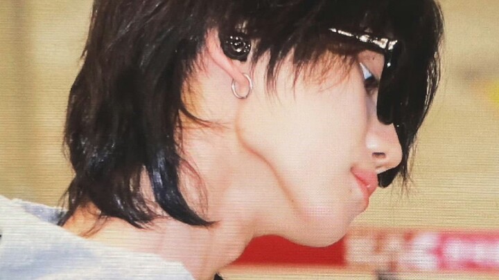 【ซูหมิงฮ่าว】นี่สิถึงจะเรียกว่าเทพแห่งการโปรโมต! แม้แต่รอยยับบนเสื้อผ้ายังต้องออกแบบอย่างพิถีพิถันในก