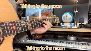 [Đệm hát guitar] Đánh đàn kết hợp hát cover "Talking to the moon"