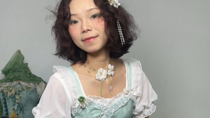 Thích tạo dáng kiểu nghiêm túc vì mình thấy bản thân không xinh, không lên hình đẹp. Khi muốn thể hi