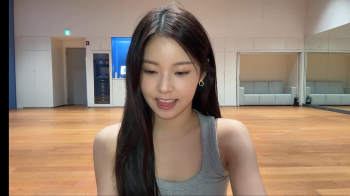 NMIXX's Jang Kyu-jin returns to the dance practice room.