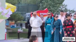 蒙古族幼儿园家长集体献舞，“内蒙的肩”果然是有说法的