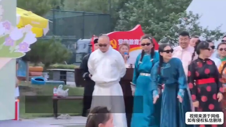 蒙古族幼儿园家长集体献舞，“内蒙的肩”果然是有说法的