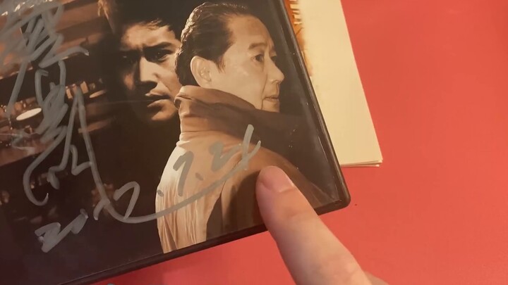 Are you a Seven fan? ? Ultraman actor autograph collection on display!
