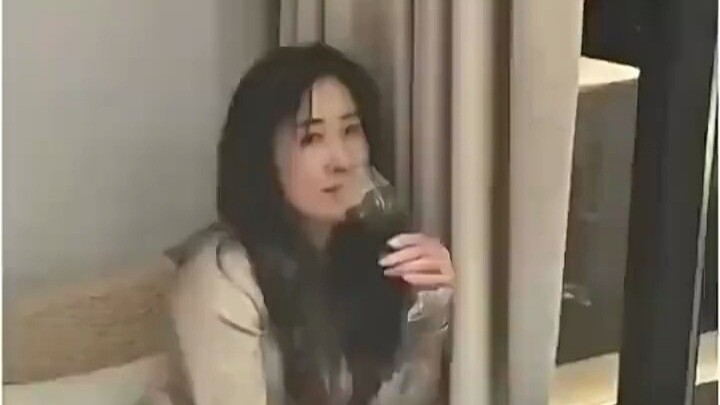 Ketika kamu berusia 40 tahun, istri menatapmu seperti ini di malam hari