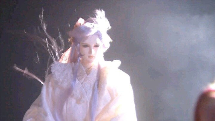 Người đàn ông mặc đồ phụ nữ, khi đàn ông thay đồ phụ nữ, phụ nữ không có gì để làm