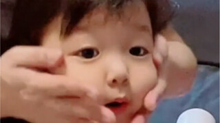 Who doesn't give their children a bath during the Chinese New Year?