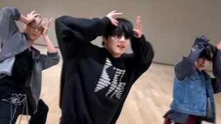 หล่อมาก! 【ENHYPEN】ห้องซ้อมทีม Dance Break dance cha!