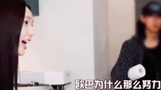 “他在闹,她在笑” 他好爱逗她