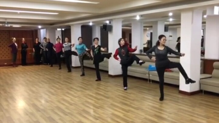 The original cast of “Mongolian Female Militia”
