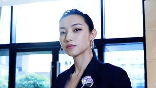 Tolong, ini adalah aura yang seharusnya dimiliki oleh seorang jenderal yang pernah berperang." Setel