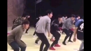 考古肖战，练习室版本《爱》，有多少小伙伴没看过