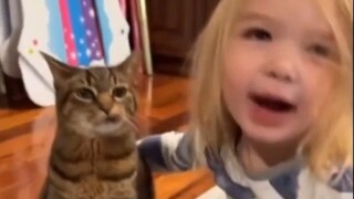 Kucing: Coba tebak betapa bahagianya aku?