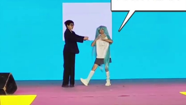 "Saya sebenarnya mewawancarai Hatsune Miku di Comic Con?" ! 》｜ Lompatan "M Anonim".