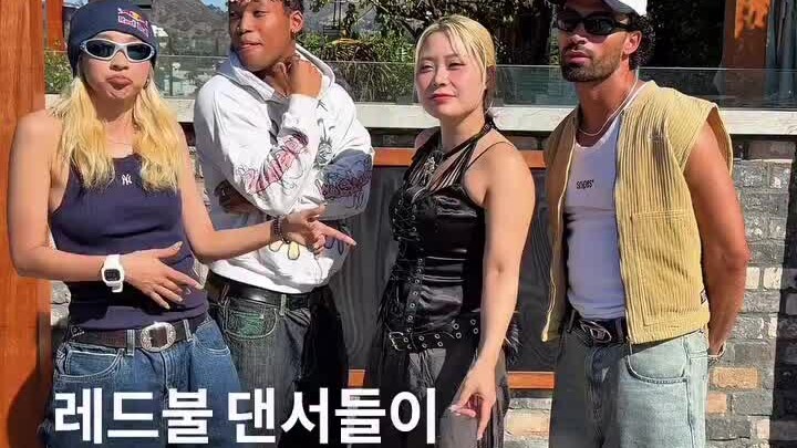 رقصة ريد بول أيضًا رقصت GO لكورتيس! (كيوكا واكسيكسكي ذا كراون ماجد)