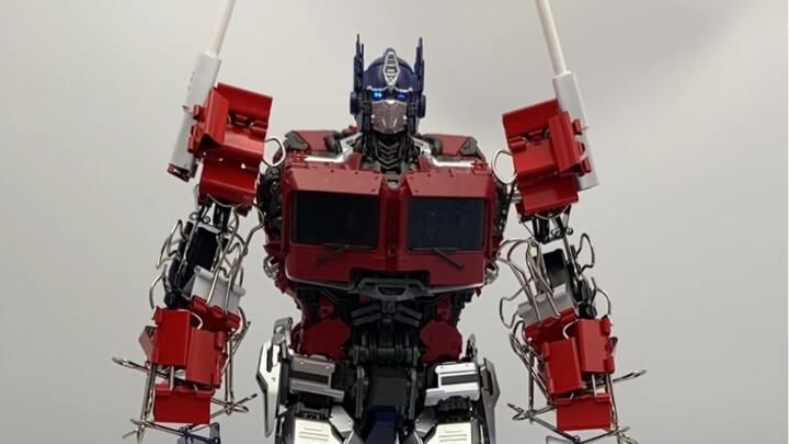 Use the clip to restore the second issue of Optimus Prime