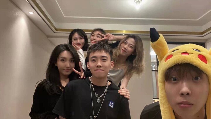 Kumpulan "Kehidupan Bahagia Kabuda" (1/8)