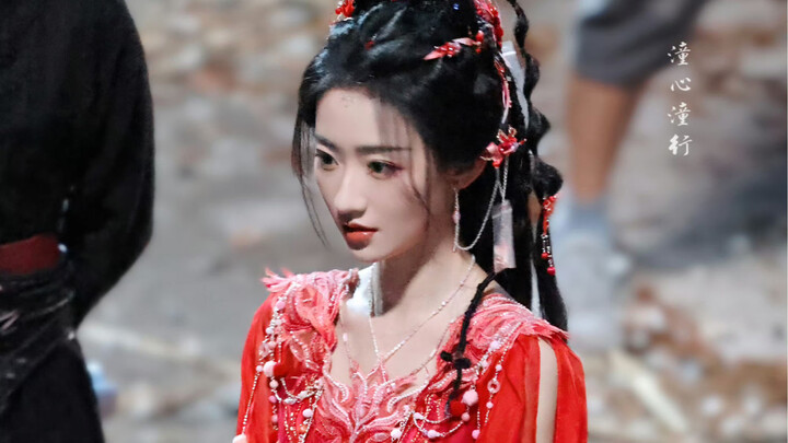 เรื่องราวของ Yang Yutong ในแม่น้ำอันมืดมิดและ Bai Hehuai สีแดงสด