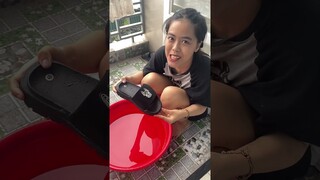 Nhung gửi cho Mèo Béo đôi dép con chó kiểu BẤT ỔN. Xưởng sản xuất dép Nguyễn Như Anh VÔ CÙNG BẤT ỔN.