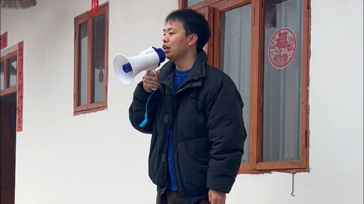 اليوم هنأكل وجبة عيد الربيع مع كل أهل القرية!