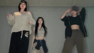 【ITZY】CATs "Like Jennie" cha 🖤🍬🦊
